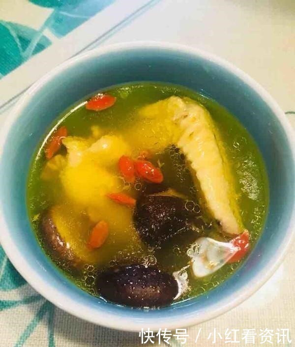 炖鸡汤时,加了这一步,鸡肉鲜嫩入味,汤更加鲜美,冬季别错过