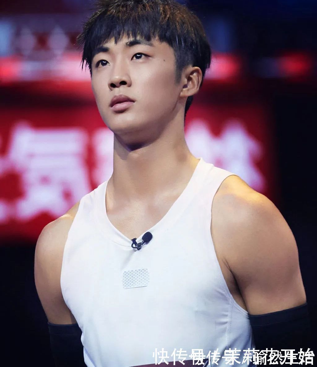 大长腿|190cm大长腿体育生，8块腹肌公狗腰，薄肌小奶狗满满少年感