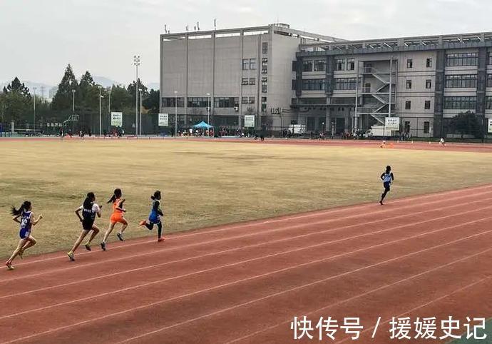 男生|11歲女學(xué)霸跑的太快被喊''閃電俠''全校男生都跑不過她
