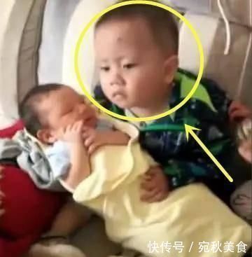父母|叫你要妹妹!叫你要妹妹!4岁哥哥哄妹妹哄得生无可恋,宝妈笑翻