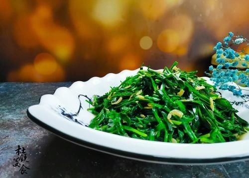 搭配|便秘就怕这蔬菜，秋天正鲜嫩，搭配有“钙库”之称的小海鲜，真鲜