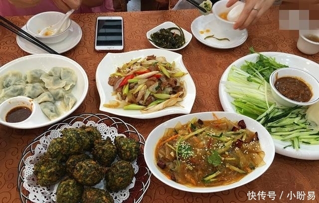 假期|假期想让婆婆开心,带上她去吃东北菜,最后只吃了两个饺子