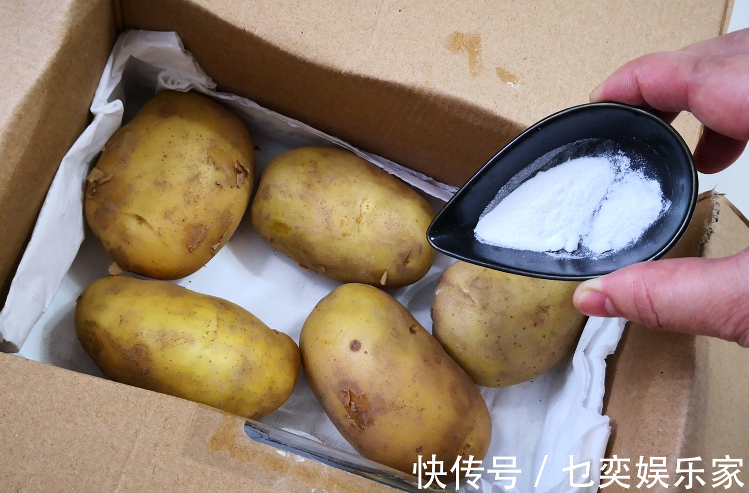 夏天热,土豆买多了,不要放冰箱!教你农村土方法,放半年不发芽