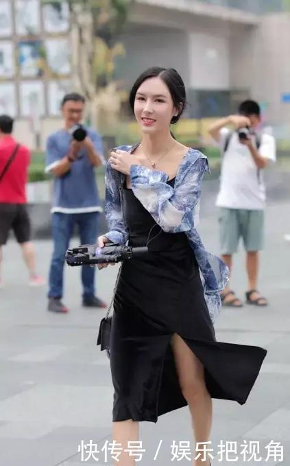 吊带|开叉吊带+雪纺衫,展现街头美女的慵懒穿搭,性感时尚又调皮可爱