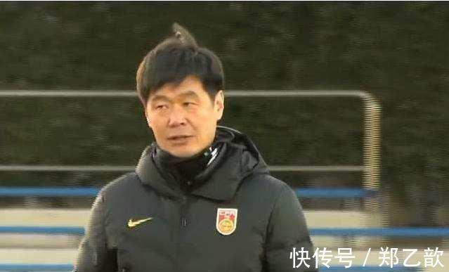 国足|球迷想念李铁,但李霄鹏更适合国足主教练,输球不下课有“保障”