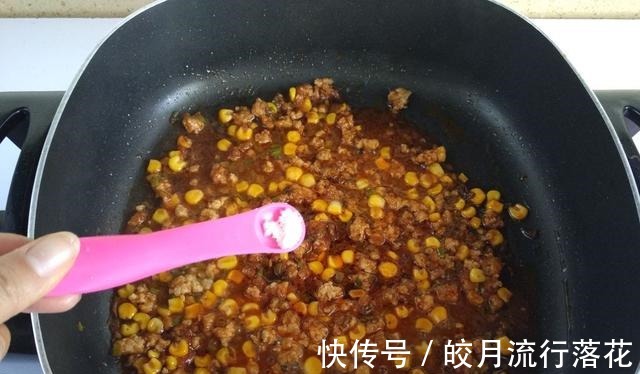 多汁|教你一道炸酱面，经典的味道，筋道的口感，酱香浓郁，美味多汁！