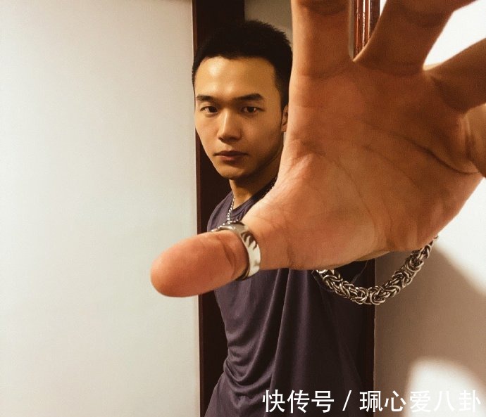 痞子|长春大学旅游学院肌肉学霸,肌肉漂亮帅气,痞子味儿十足!