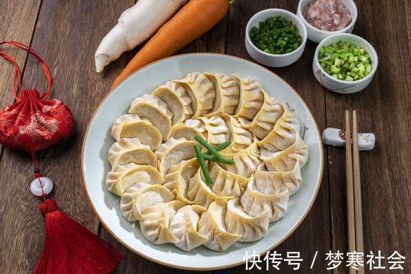 肉馅|调肉馅时,最忌放料酒去腥,大厨教你一招,肉馅鲜嫩多汁,没腥味