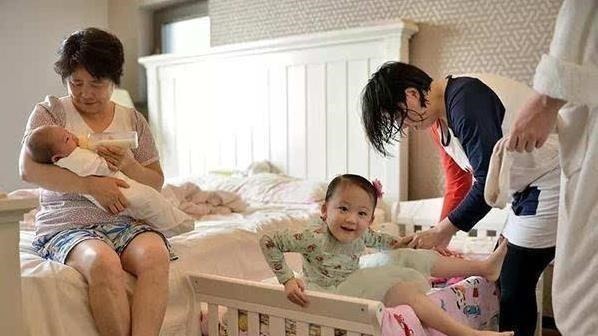 避之不及|“若不限生育,你准备生几个娃?”90后的答案,现实又扎心