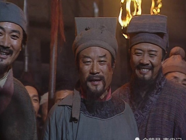 凶悍的李逵,为何偏不敢惹武松?你看他在梁山发现了什么