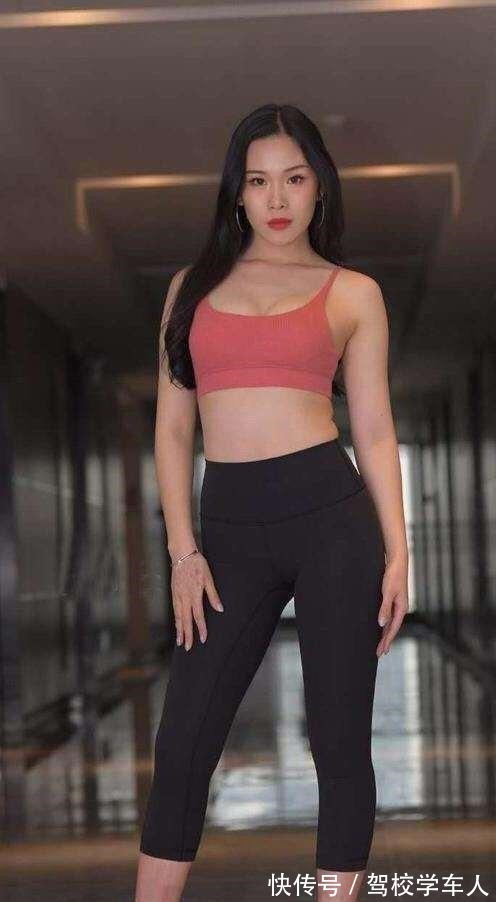 女人 打底裤最体现女人的优雅气质,简单而时尚的美感,值得一试!