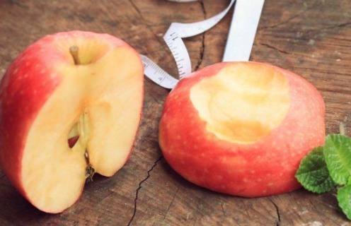 有机酸|每天吃一个苹果身体好,但苹果的2种错误吃法,反而损害健康