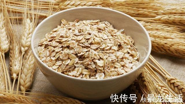 买燕麦时,要记得区分燕麦片和麦片,差别很大,买错等于浪费钱