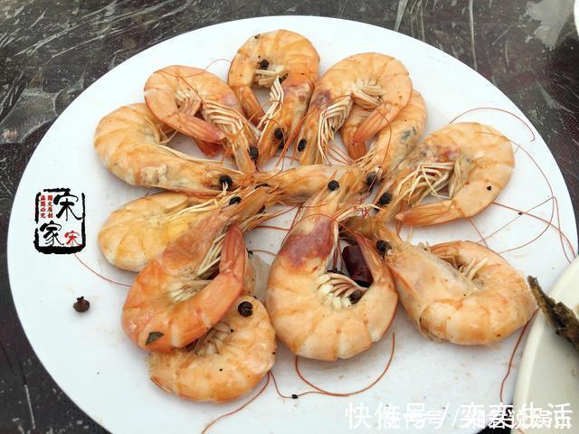 烧鸡|农村330元一桌的宴席,鸡鸭鱼肉都有,利润在哪