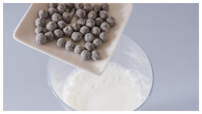 别再花冤枉钱买奶茶了!手把手教你自己做,美味解渴还省钱