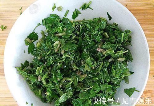 水芹菜|西红柿韭菜靠边站,此菜才是和鸡蛋绝配,简单一做,才上桌就抢光