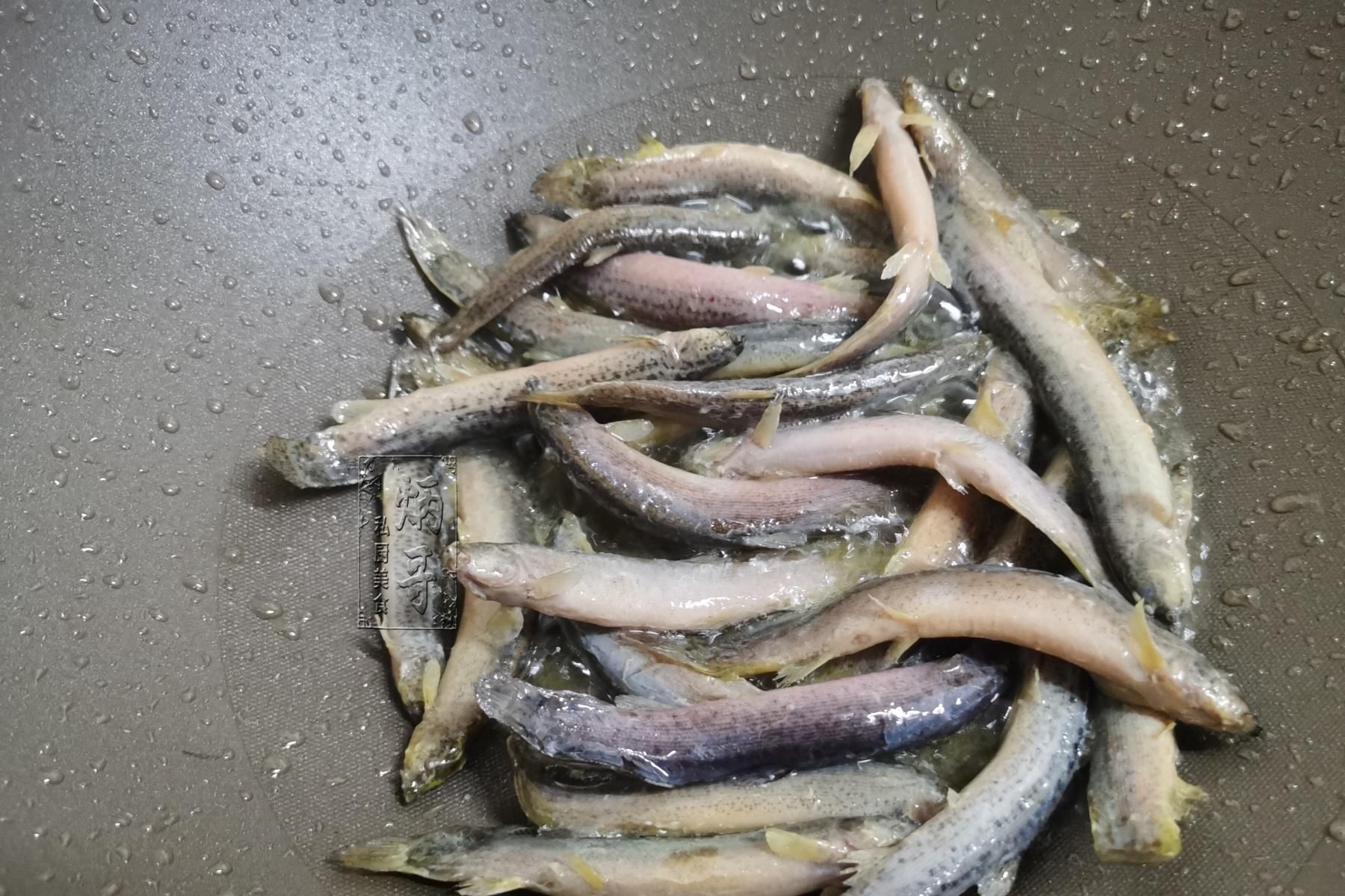 全身都是宝的鱼,营养比鳗鱼还高,河里越来越少了,有钱吃不到!