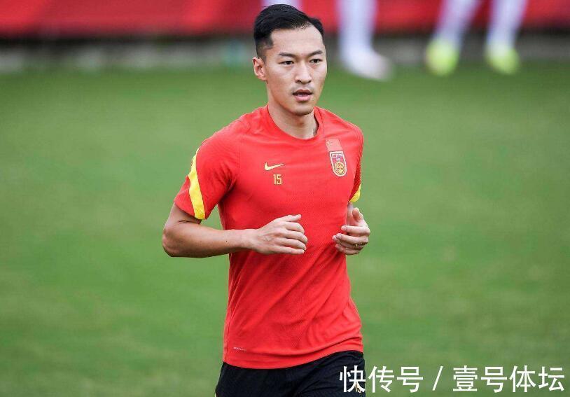 反转|事情得到反转!2点原因,球迷排队给吴曦道歉,这回能睡个安稳觉