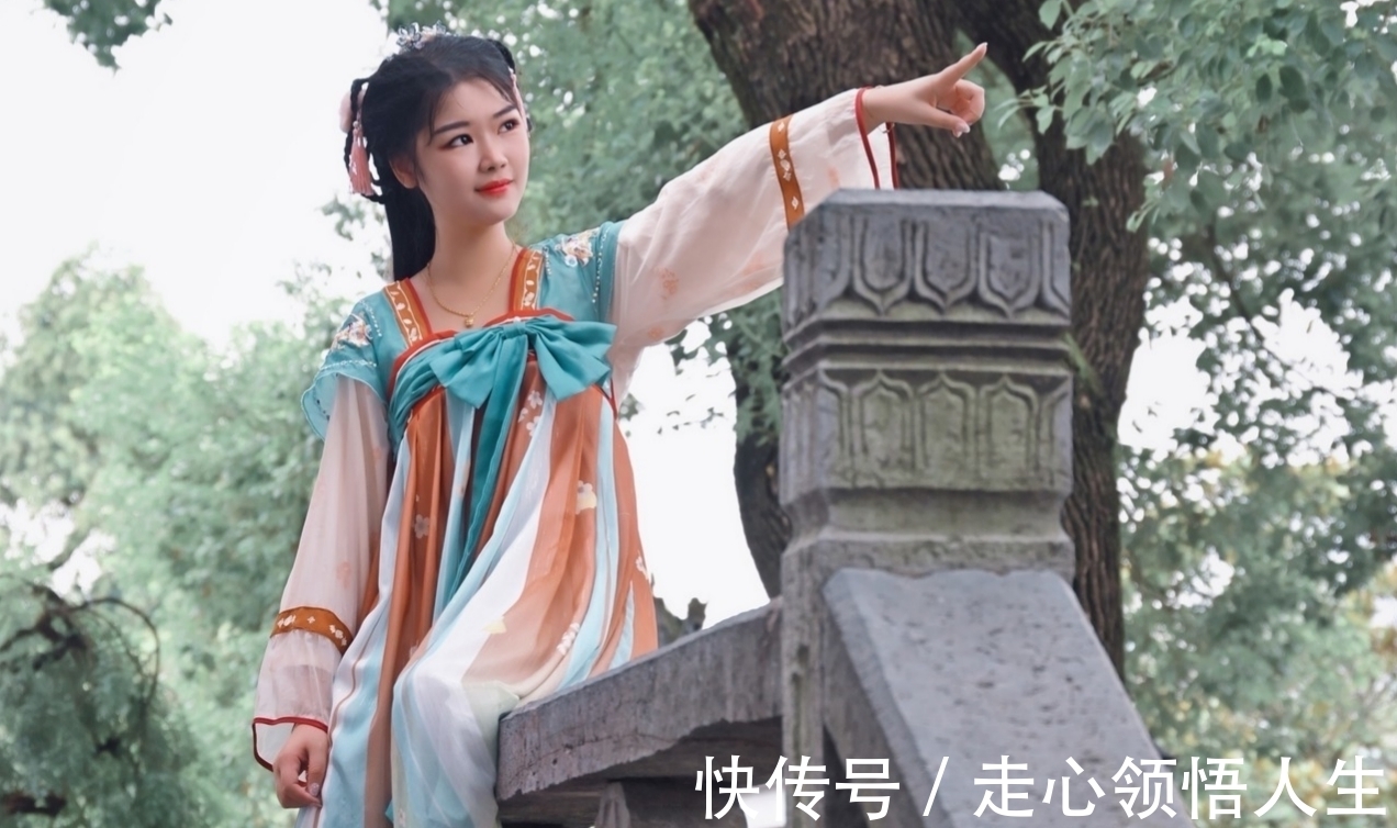 云过@采桑子·词:约会佳期。青竹红枫,莹露入新词