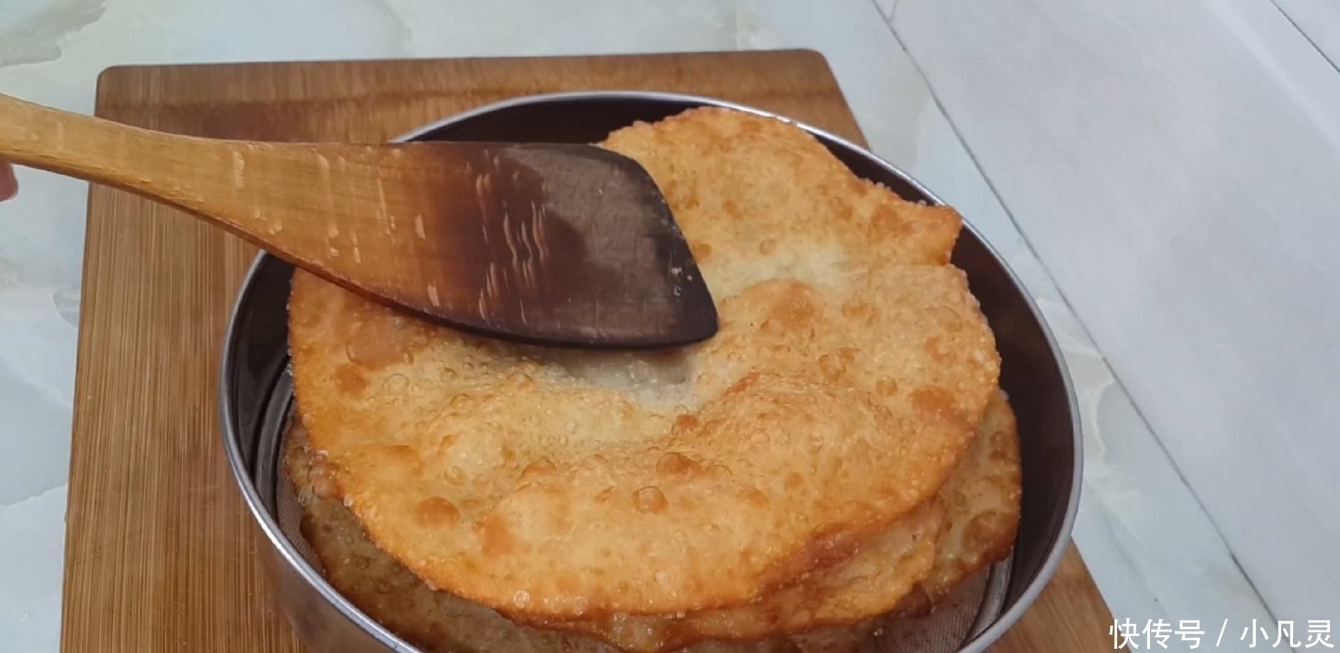 面粉|面粉这样做才最好吃，不用发面，出锅后个个鼓大泡，比油条都好吃