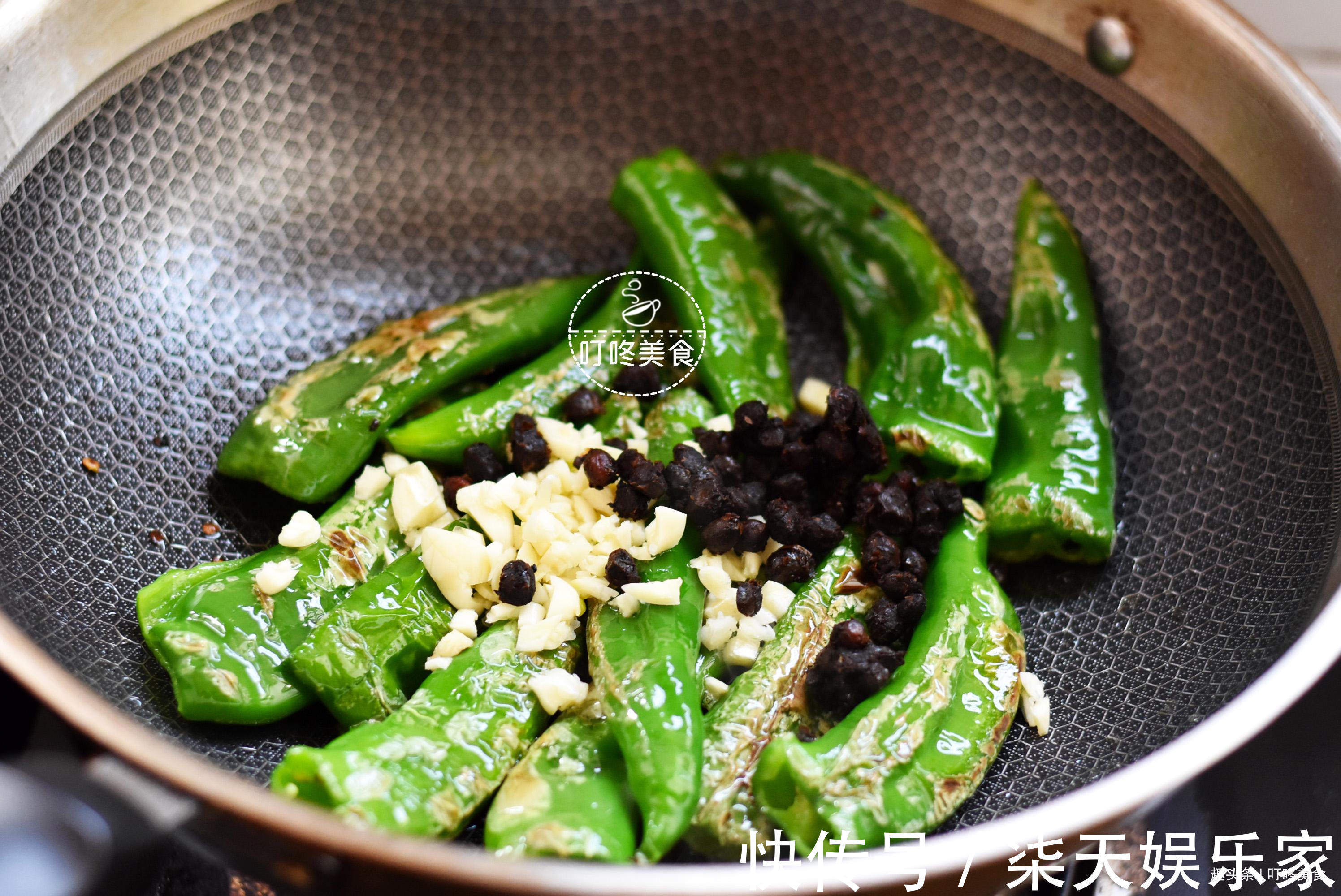 这道菜|做虎皮青椒时，不起皮不入味原来第一步就错了，教你正确做法