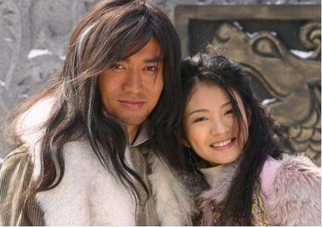 苗若兰|雪山之巅,胡斐最后一刀是否砍向苗人凤苗若兰手中一物或是答案