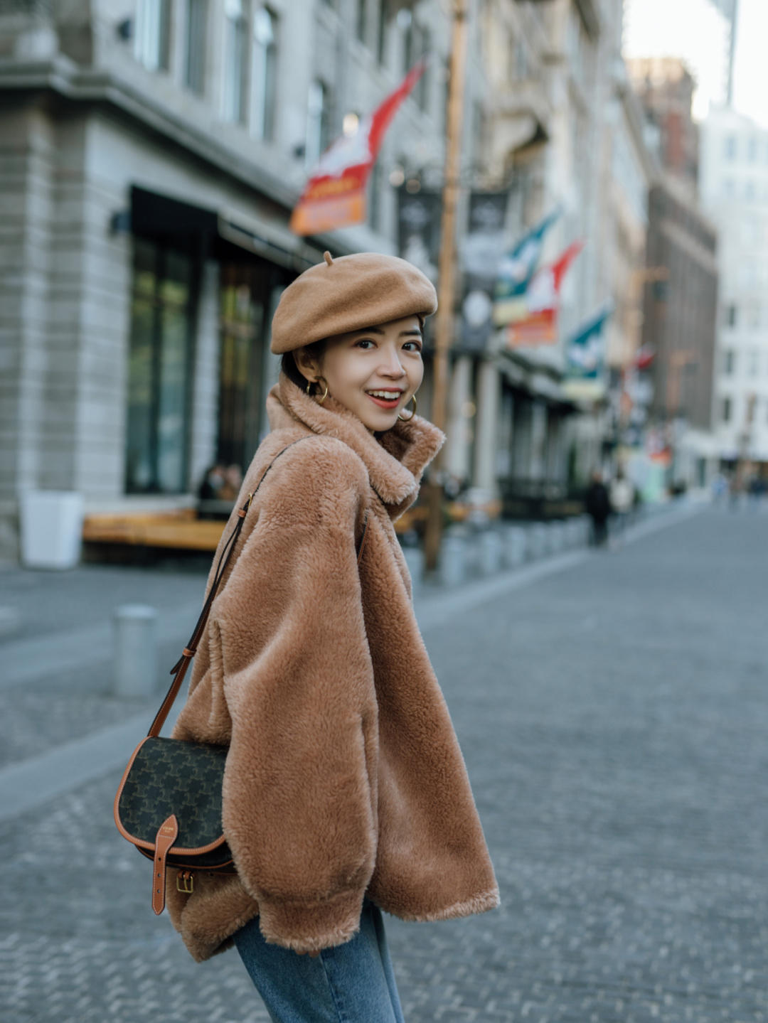 穿搭|冬季保暖穿搭还得看“泰迪绒外套”,时髦精致又有个性,美得高级