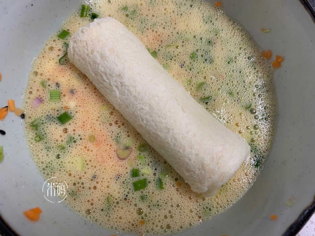 最近孩子迷上它,早餐宵夜都要吃,柔软焦香还拉丝,5分钟就搞定