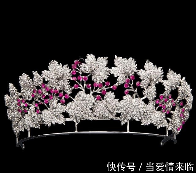 耳环 新年就是要红!王室红宝石珠宝看起来!