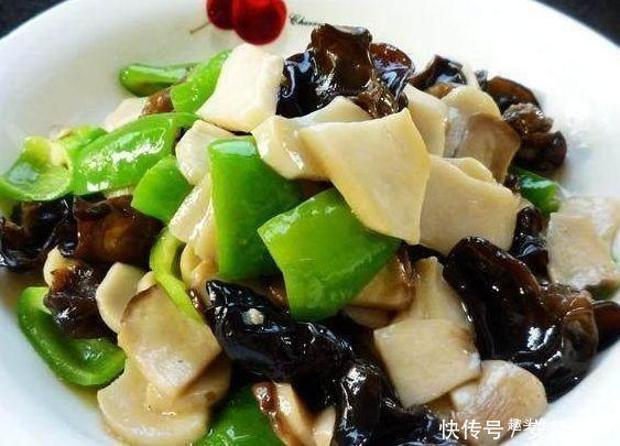 年夜饭菜谱:香脆炒黄瓜,凉拌手撕蒜,杏鲍菇炒青椒