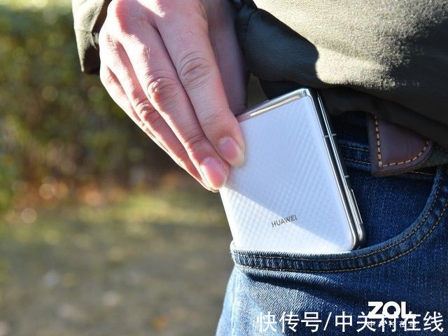 小姐姐|「有料评测」华为P50 Pocket评测：理工男搞起情调也是一把好手