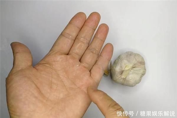 把花露水涂在脚底下,10个人9个人不知道有啥用,效果真不错