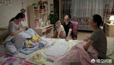 公公|儿媳妇坐月子期间公公被赶出房门,这种因给孩子喂奶引发的尴尬应该如何化解?