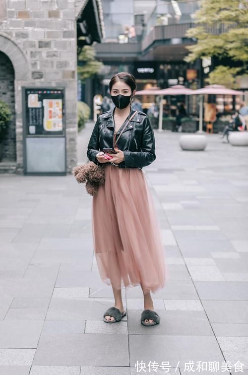 养生裙 冬日街头的裙装搭配绝对很特别,这几条保暖的养生裙,抓紧穿起来