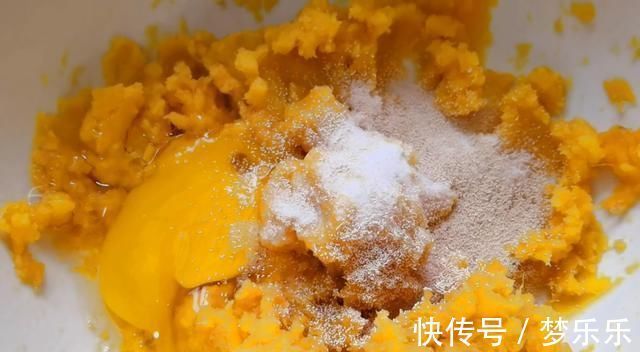 吃了20多年红薯,头一次知道这种做法,盖子一揭开直流口水,真香