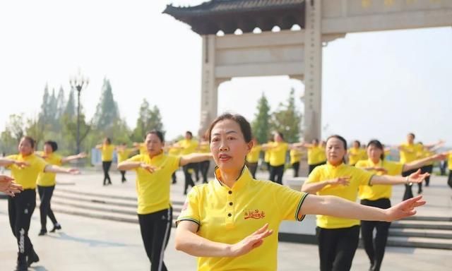 红色|【资讯】舞红色旋律！涟水县广场舞展演献礼建党百年华诞