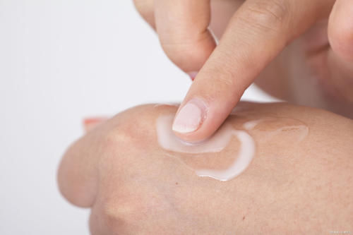 拥有一双好看的手是什么体验?手部也要保养,减少粗细纹