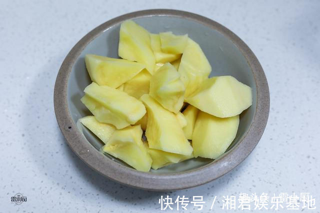 老爷子|我家最爱的土豆做法，每次做一盘不够吃，开胃解馋，比土豆丝好