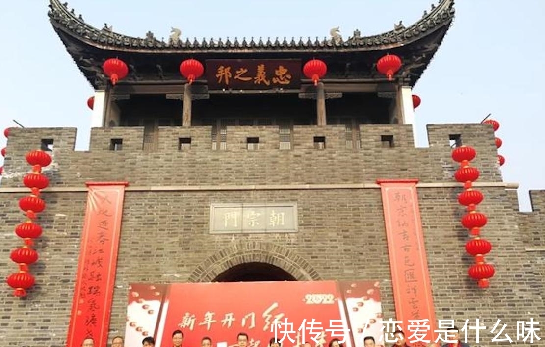 临帖&沈鹏创作巨幅春联,高度长达5米之巨,网友:不临帖等于耍流氓