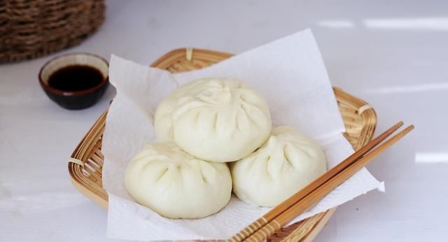 做包子时,切记不要只加酵母,上加这2样,包子白、软、香、甜