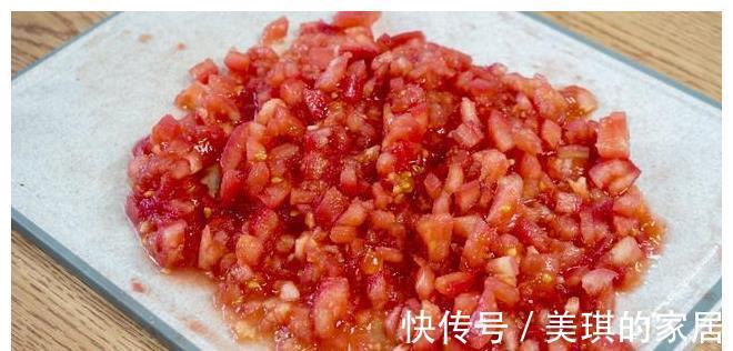 饭菜|今天的晚餐,有鱼有肉,荤素搭配,爸妈回来就能吃上可口的饭菜了