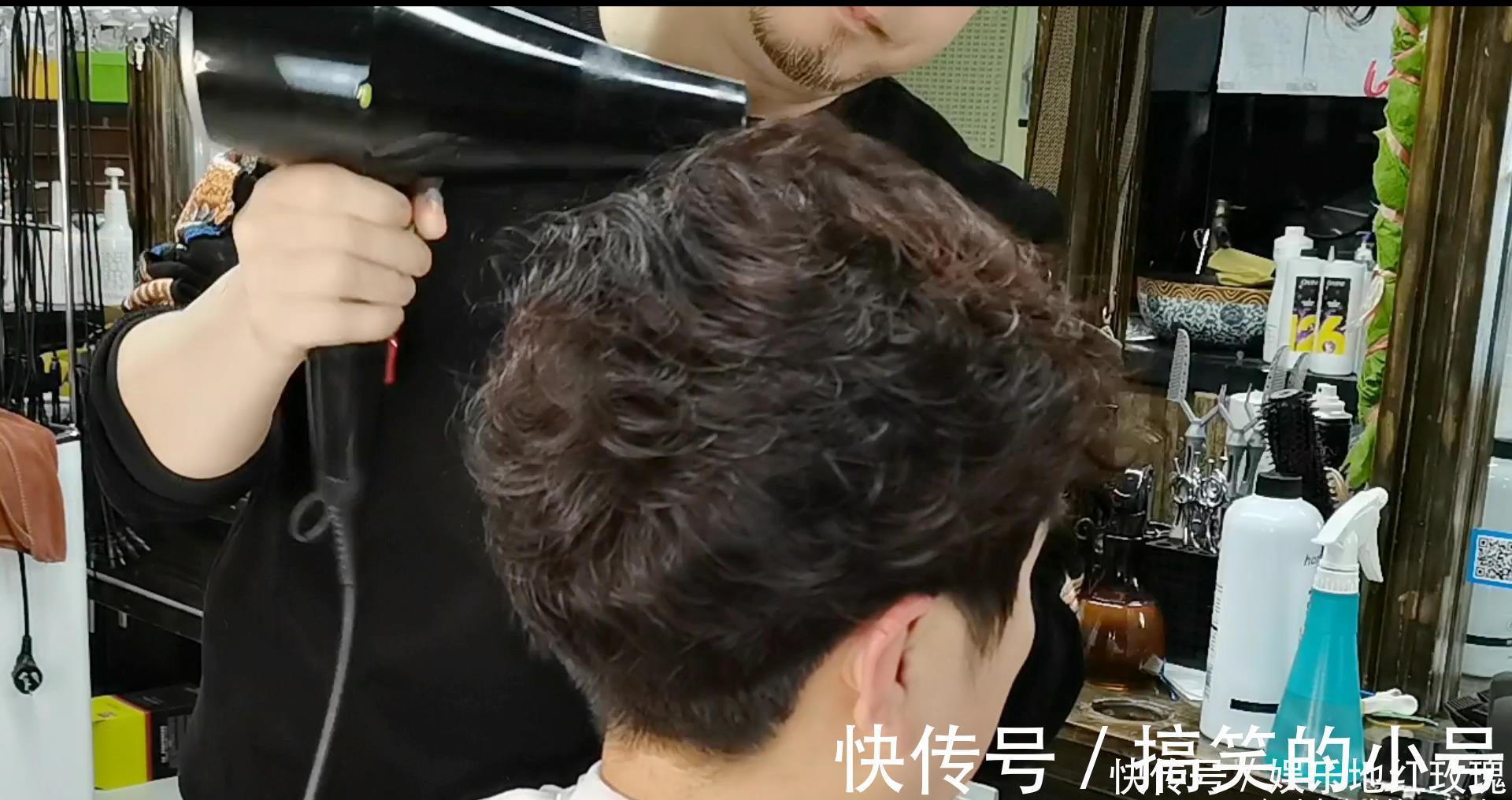 烫发|50岁女人短发这样做,发根蓬松烫+发尾纹理烫,减龄干练又显气质