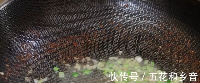 不管炒什么肉，都别直接下锅，大厨教你正确做法，出锅鲜嫩无腥味！