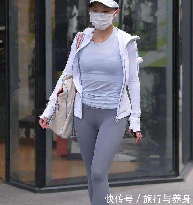 穿搭 时髦美丽的瑜伽裤穿搭尽显青春姿态,唯美清新感十足,优雅自信!