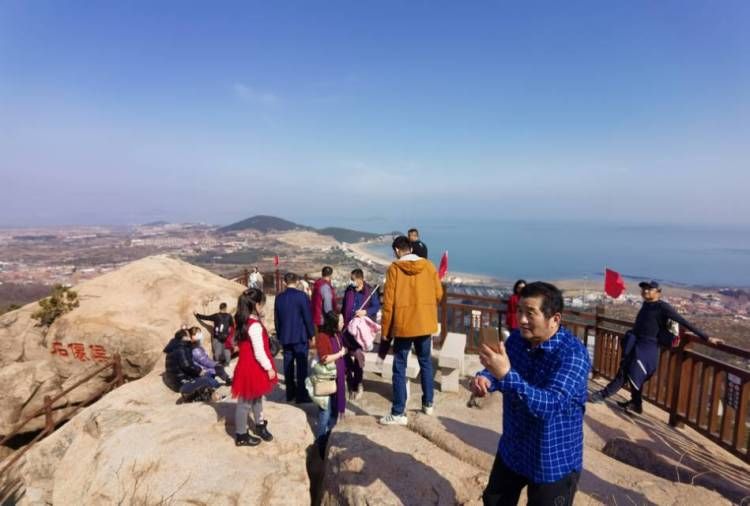 春节假期第三天，岛城60家景区待客30.21万人次