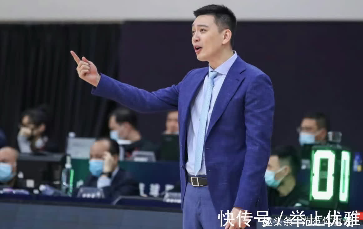 艾伦|战术大师！杨鸣两大用人安排亮眼，场上维护艾伦一幕太心酸