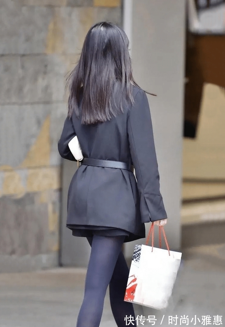 职业装 简单的职场通勤风穿搭,西装外套+黑色裤袜打底,轻松搭出时尚感
