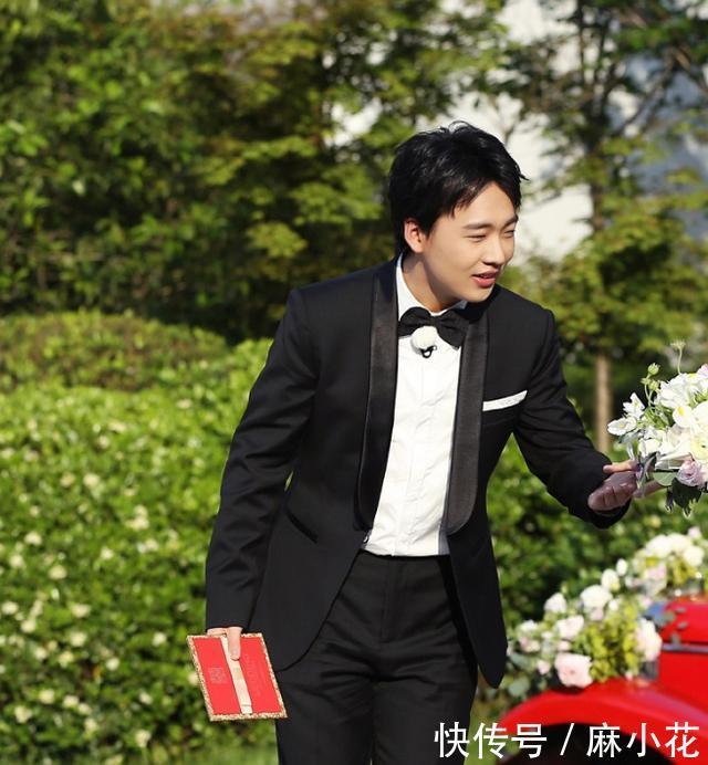 何炅|何炅问郭麒麟:我和你爸同年,你管我叫啥?他的回答亮了