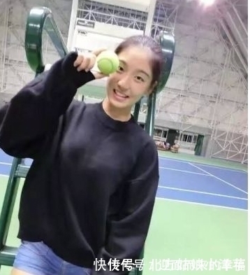 00后|中国网坛00后女神横空出世,被称中国版莎娃,侧脸美出天际