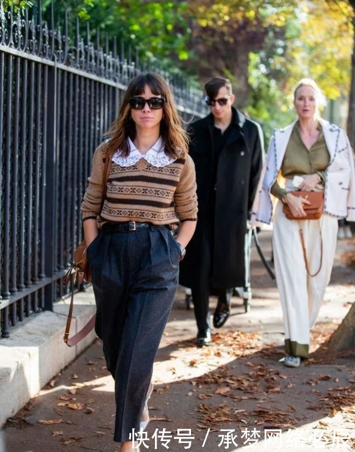 “毛衣＋衬衫”叠穿，冬日绝美搭配，这样穿真的美翻了！